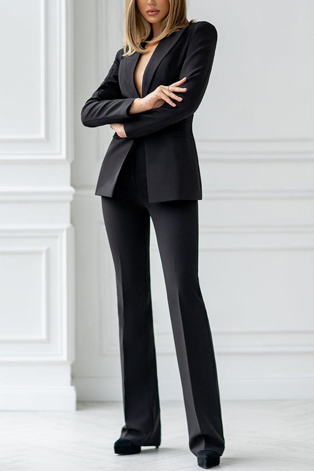 solovedress Black 2 Piece Business Casual Slim Fit Peak Lapel Women Suit (Blazer+Pants)