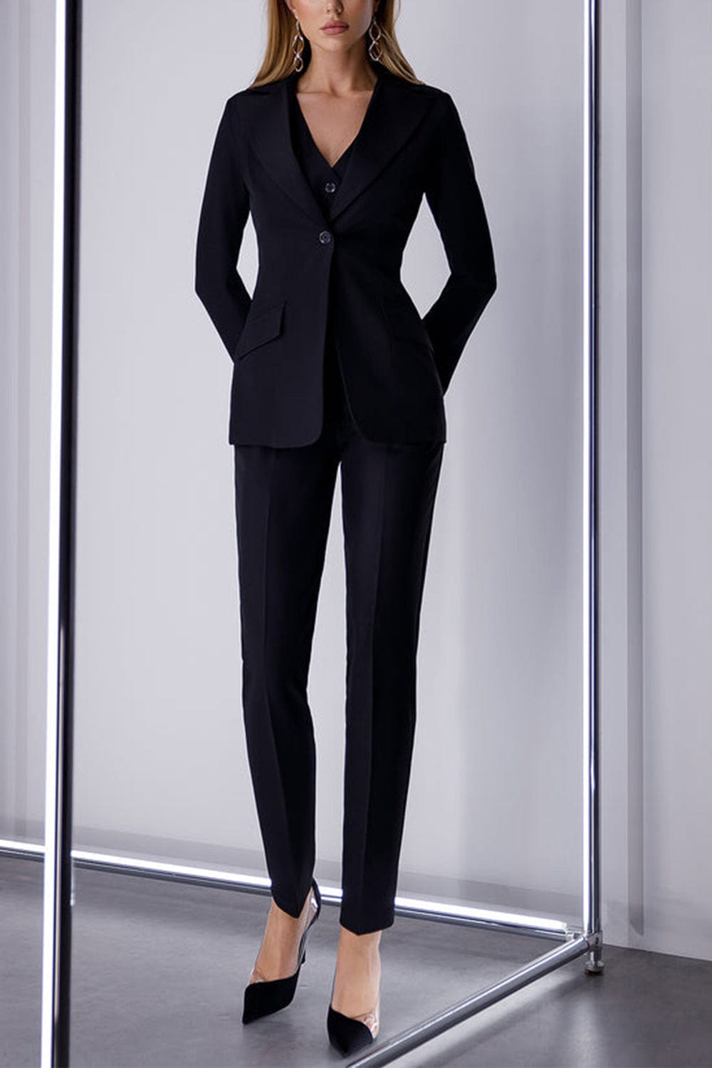 solovedress Black 3 Piece Single Buttons Peak Lapel Women Suit (Blazer+Vest+Pants)