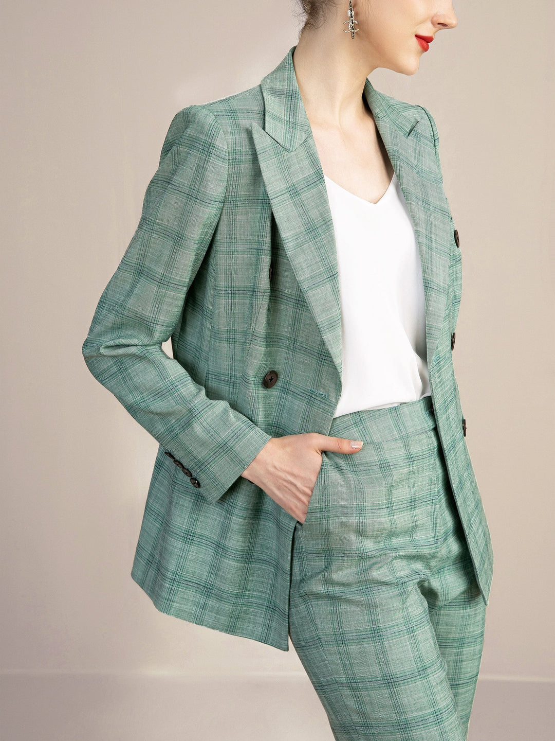 solovedress Green 2 Piece Double Breasted Peak Lapel Slim Fit Plaid Women Suit